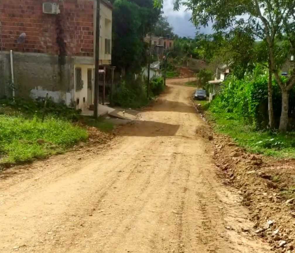 Camacã: A Prefeitura segue com recuperação de ruas e intensifica serviços de cascalhamento.

